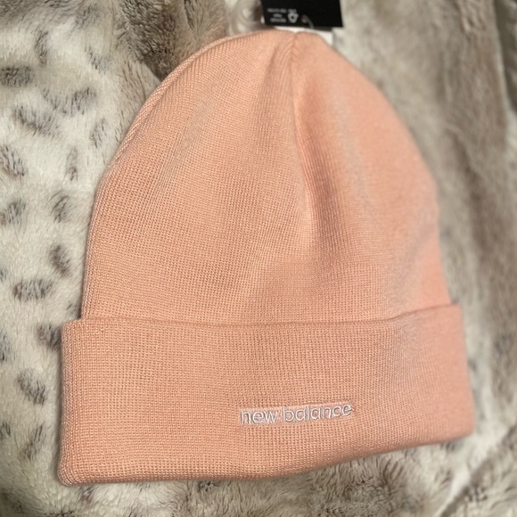 NWT New Balance Linear Logo Cuffed Beanie One Size Light Pink - Picture 12 of 16